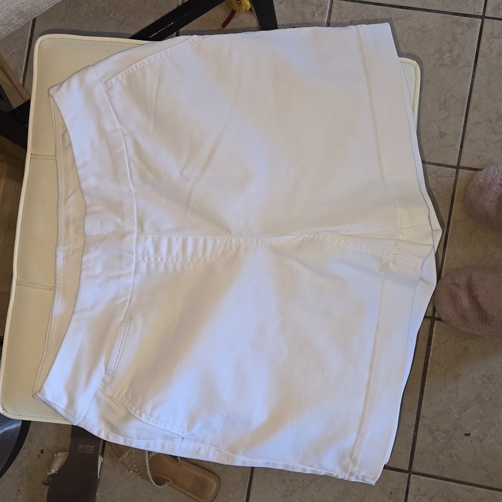 Sz 10 white pull on shorts